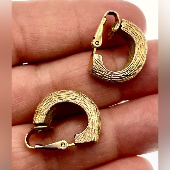 3 for $30 Vintage Signed Avon Textured Gold Tone Half Hoop Clip On Earrings - Picture 8 of 8